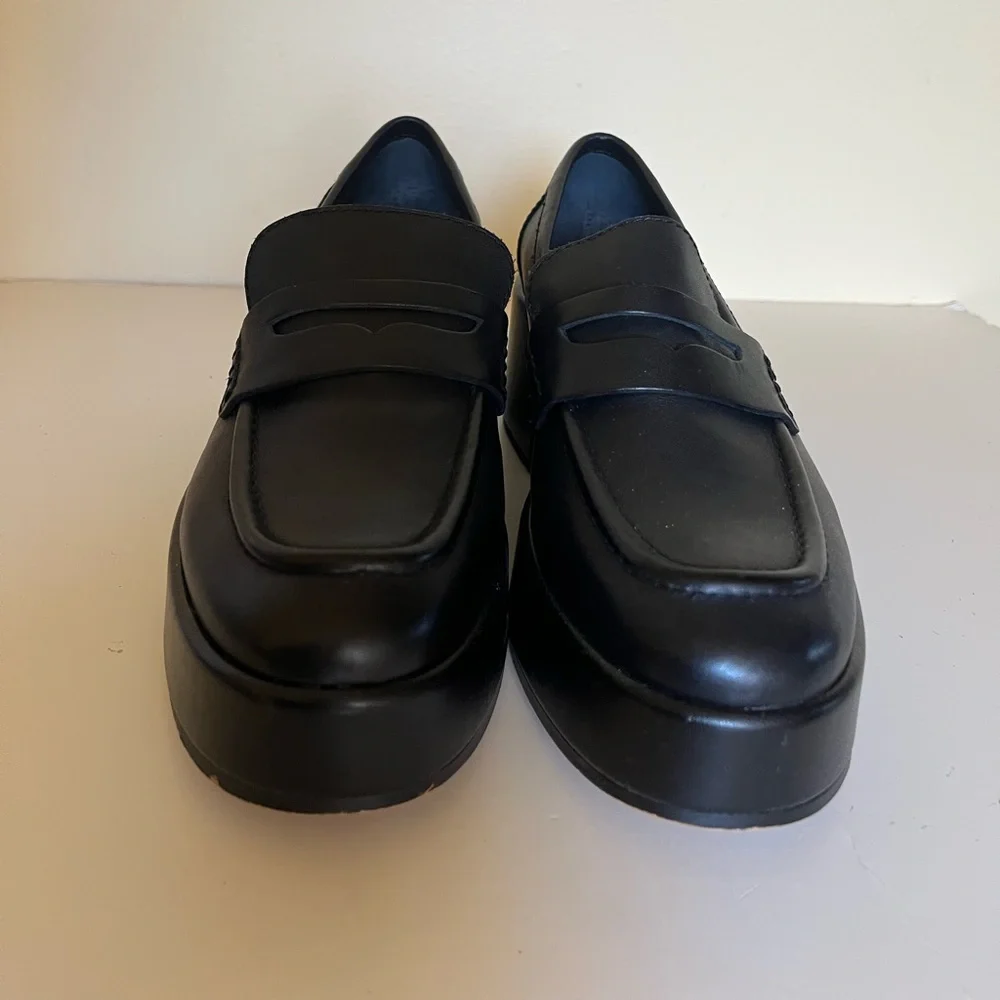 Dolce Vita Classic Leather Pumps with Wedge Heel - Black - size 6.5 -Almost New